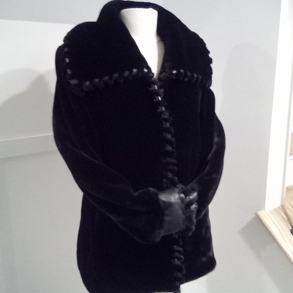 Vintage Black Jones New York Fun Furry Coat - Picture 12 of 16